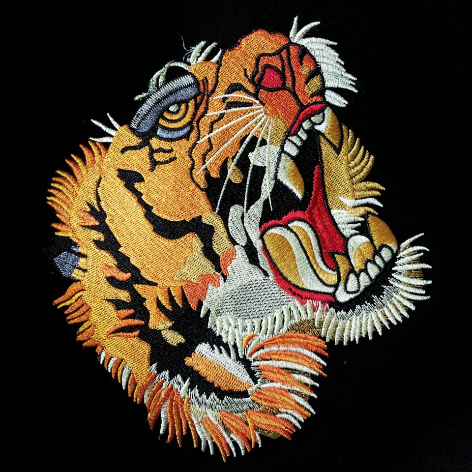 Гуччи логотип тигр